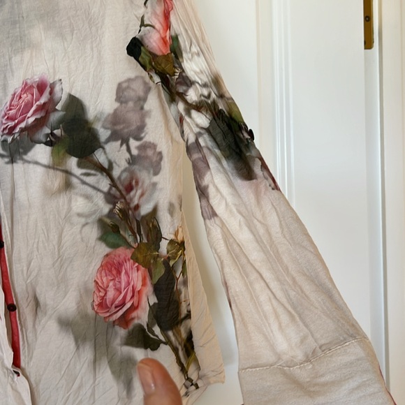 Button down blouse with shades of pink, rose, apricot roses and green leaves. - Picture 3 of 5